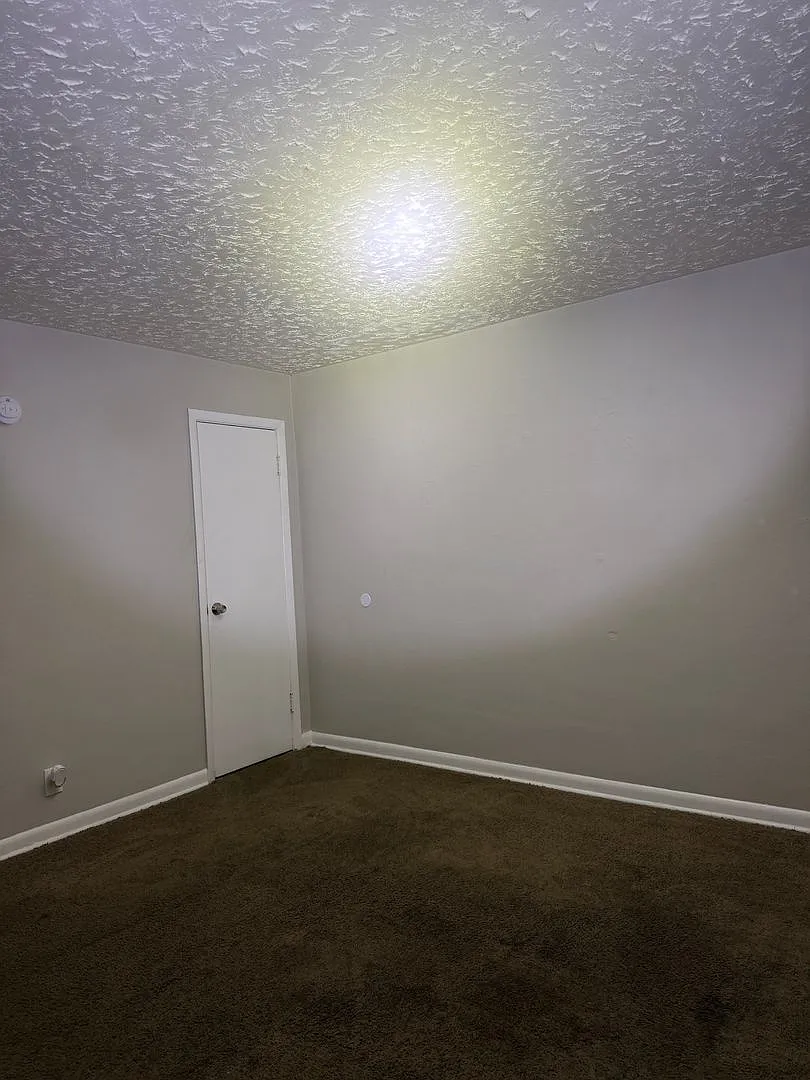 3709 Kinnear Ave — Photo 2