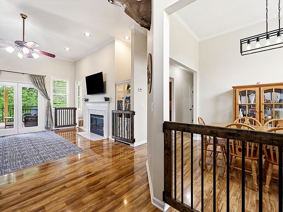 3rd image of 401 Michael Ct