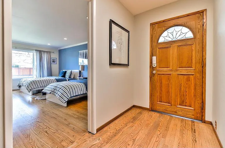 5 bed, 1836 sqft, $6,200 — Photo 3