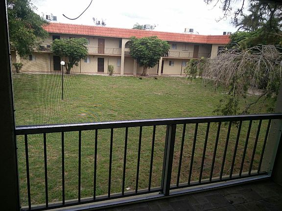 4th image of 6011 Forest Hill Blvd #629