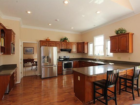 3rd image of 2608 Mountain Ash Ln
