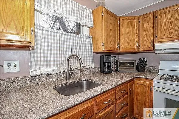 Cedarwood Dr — Photo 9