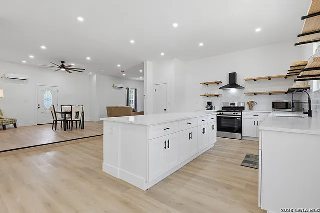 4 bed, 2.5 bath, 2212 sqft, $2,200 — Photo 3