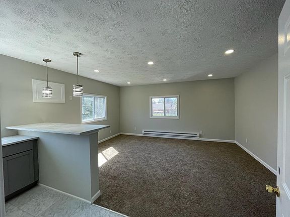 4th image of 16 Green Clover Dr #2