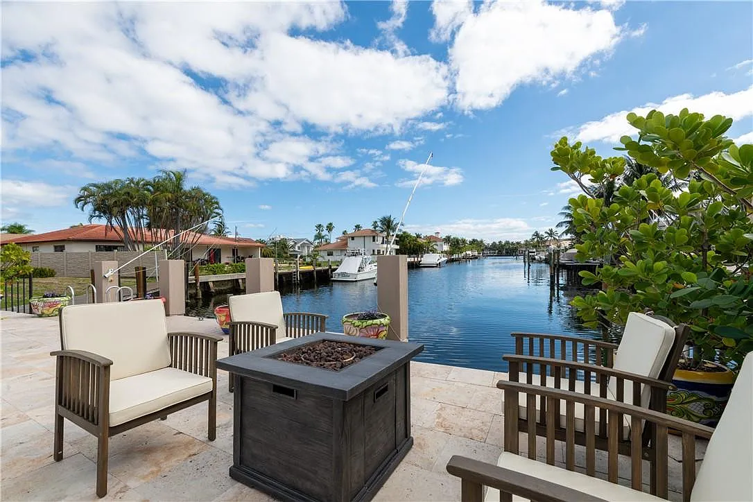 4 bed, 3.0 bath, 2189 sqft, $20,000 — Photo 3