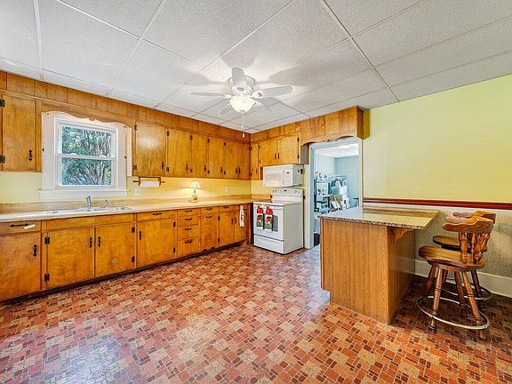 5th image of 187 West Rd