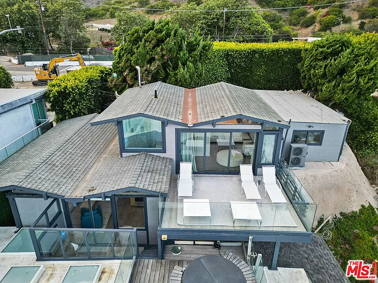26044 E Pacific Coast Hwy — Photo 23