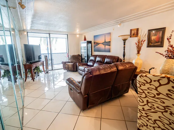 112 Lake Emerald Drive #203, Oakland Park, FL 33309