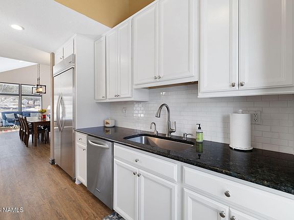 5th image of 2381 N Oakmont Dr