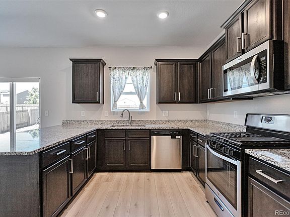 5th image of 359 Maple Street