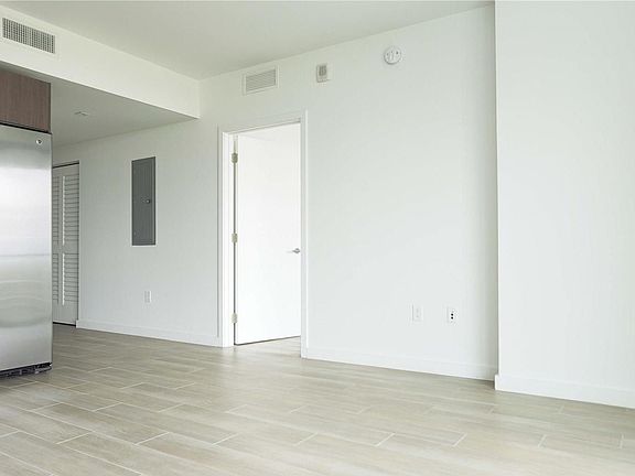 5th image of 1600 SW 1st Ave APT 806