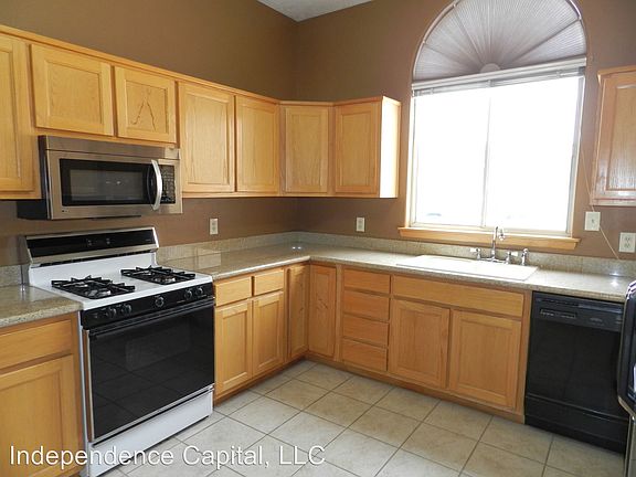 5th image of 5414 Lola Ln