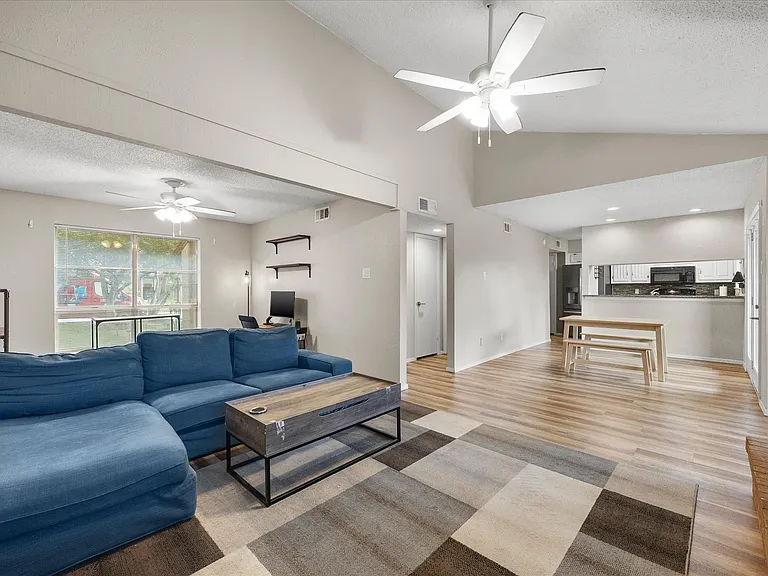 1818 Highbrook Ct — Photo 4