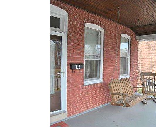 3rd image of 713 Noble St