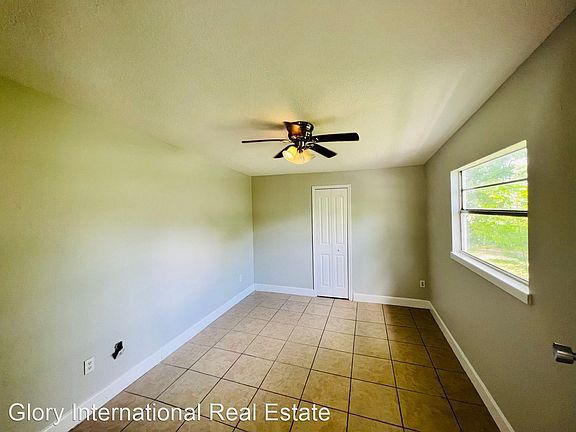 5th image of 301 Plum Dr
