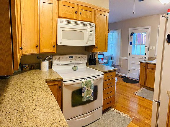 3rd image of 188 Hillside Dr