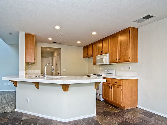 4th image of 1755 Cottonwood Dr