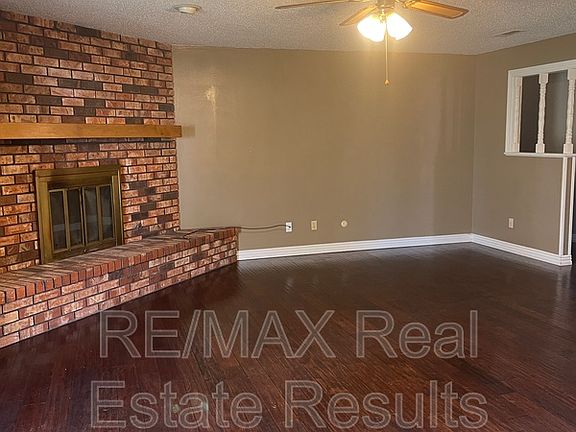 3rd image of 1810 Crouch St