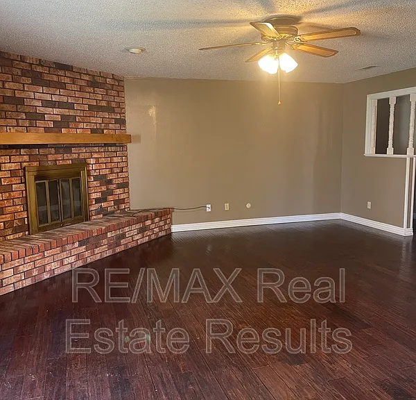 1810 Crouch St — Photo 3