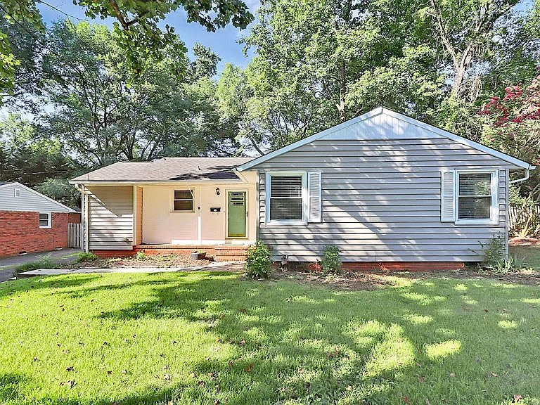 228 Seneca Pl — Photo 1