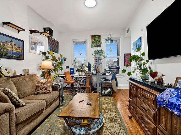 4th image of 1140 N Winchester Ave APT 3R