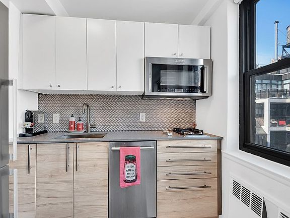 4th image of 405 E 63rd St APT 12A