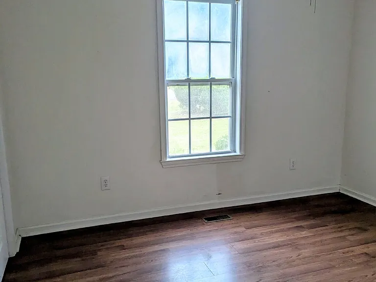 157 Lakeview Dr S — Photo 17