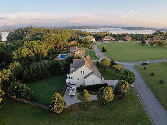 5th image of 402 Little Cove Dr