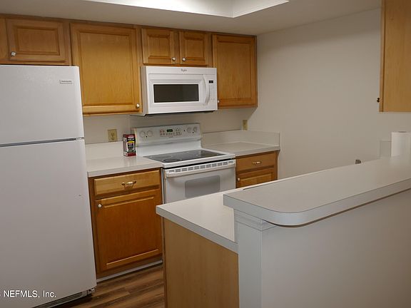 3rd image of 5608 Pinehill Ln