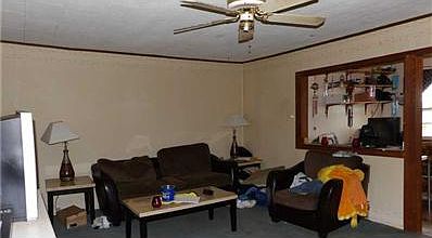 3rd image of 614 E South St