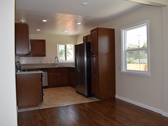 2nd image of 426 N Sunset Ave
