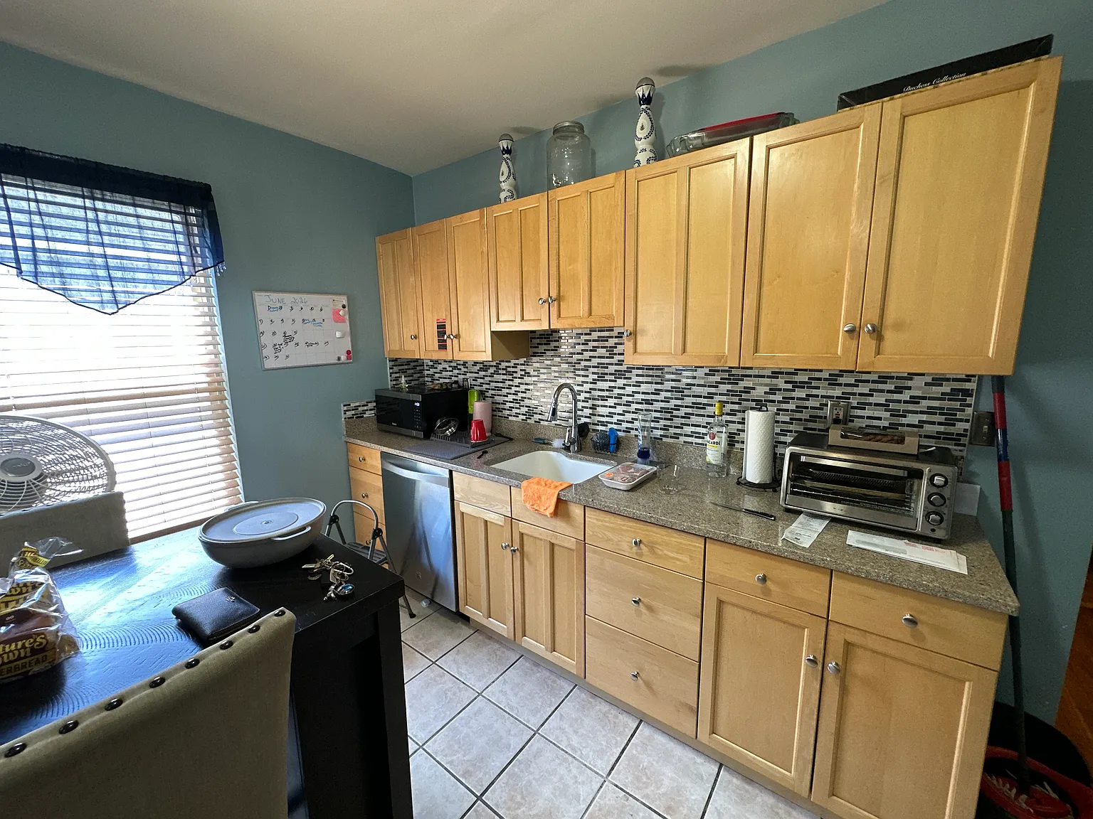 3 bed, 1302 sqft, $2,975 — Photo 3