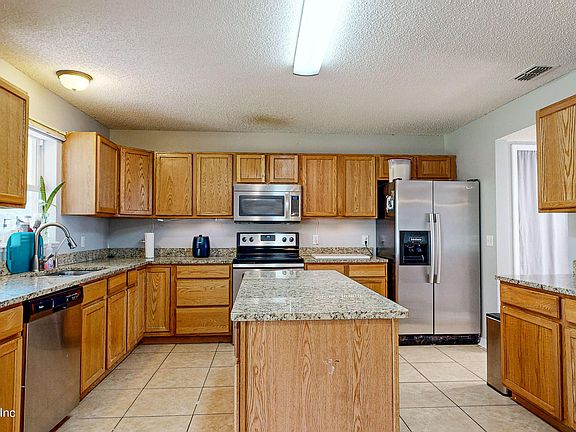5th image of 8009 FOXDALE Drive