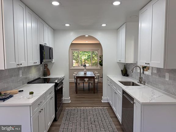2nd image of 6505 Acorn Ct