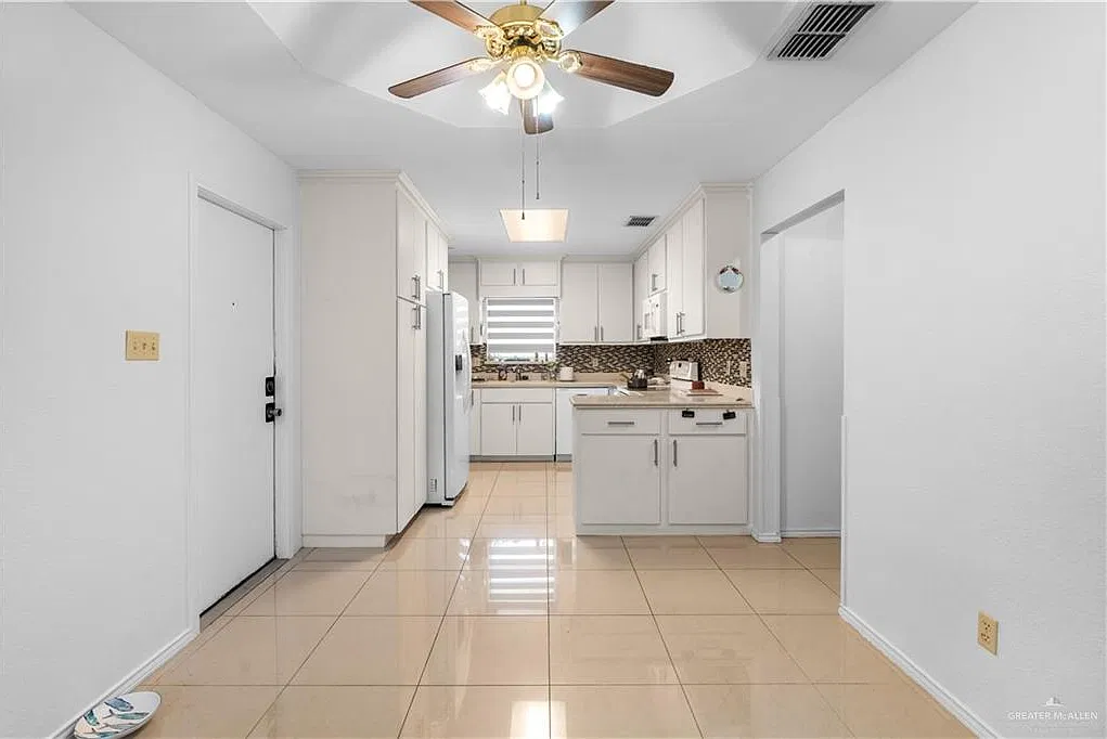 3 bed, 2.5 bath, 1543 sqft, $1,900 — Photo 3