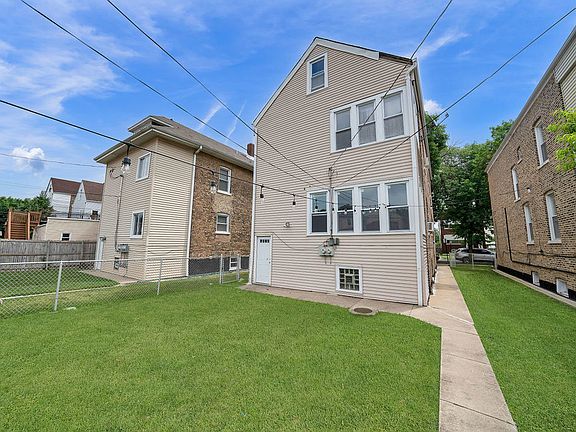 5th image of 4028 S Rockwell St