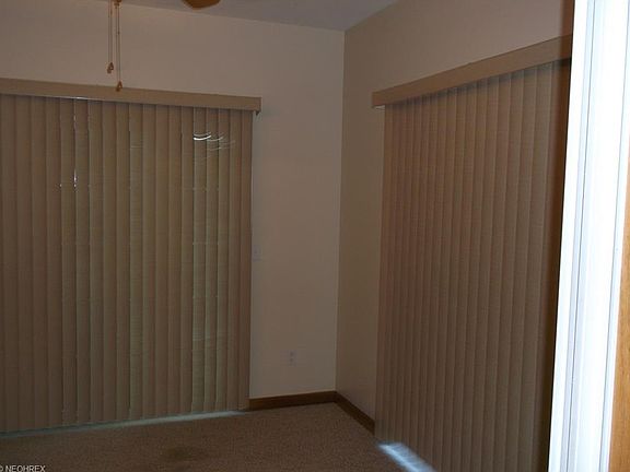 4th image of 890 Jerry Dr