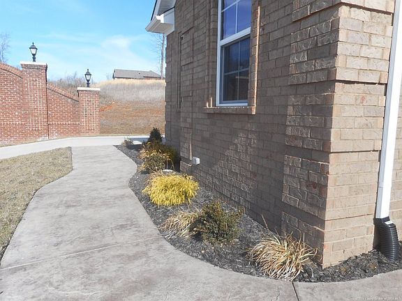 5th image of 2845 Crescent Hill Dr NE
