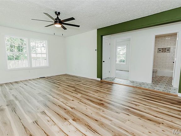 4th image of 303 S Pine St