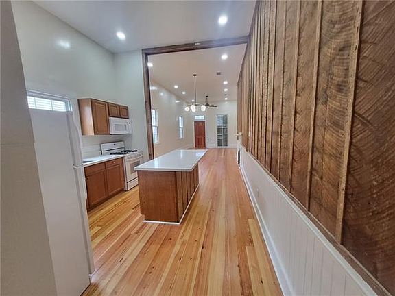 5th image of 720 Dufossat St