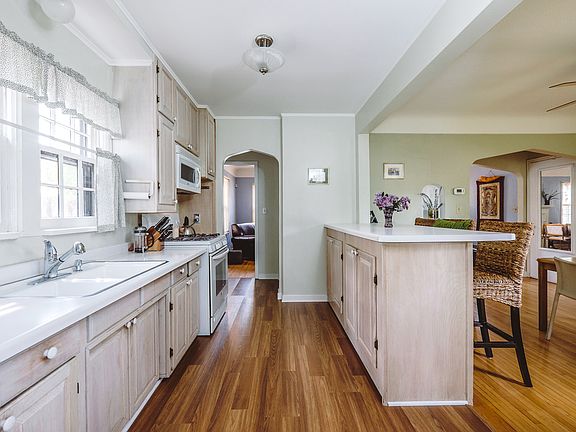 5th image of 66 Annapolis St E