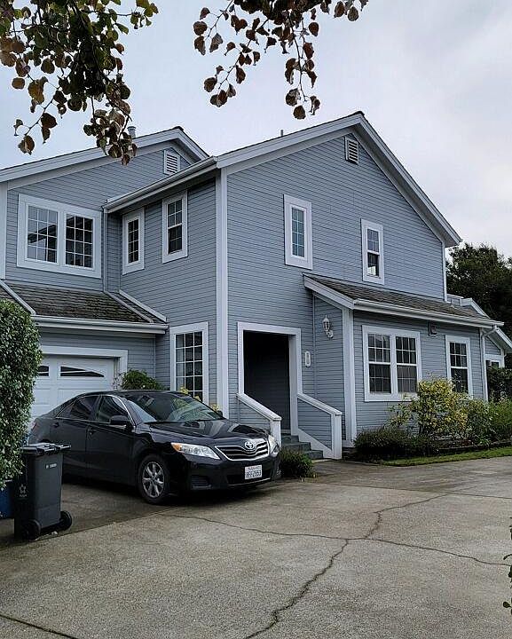 1st image of 9 Bayhill Pl