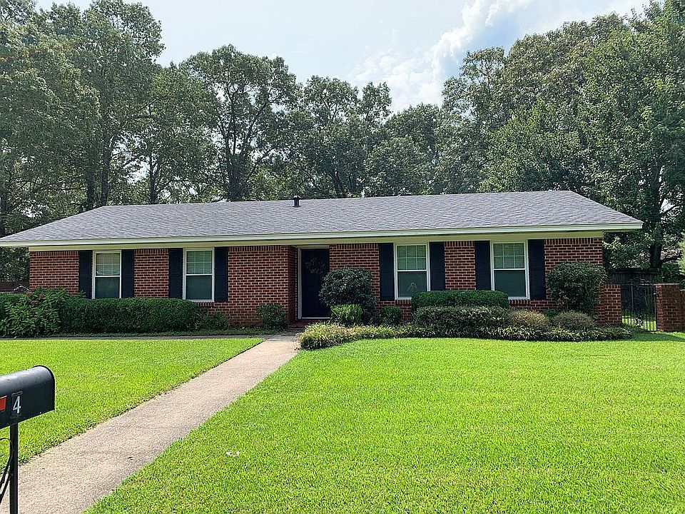1st image of 4 Broadmoor Dr