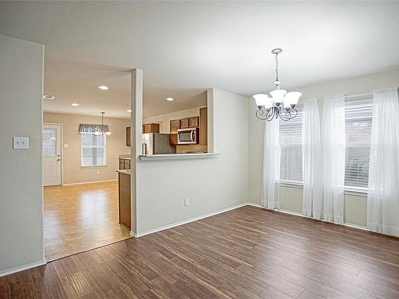 5th image of 509 Blue Sage Dr
