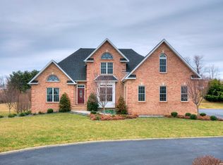 2125 Knoll Crest Dr, Christiansburg, VA 24073