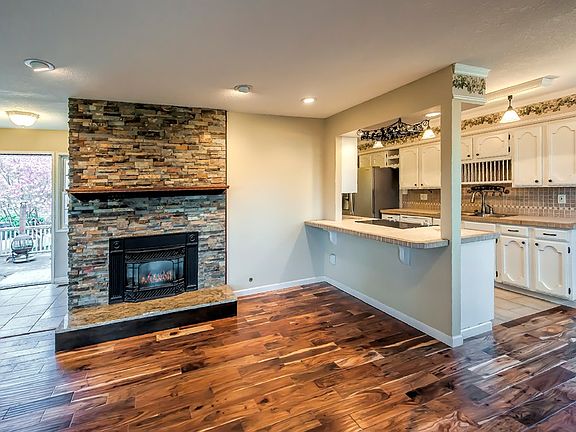 4th image of 339 SE Davin Dr