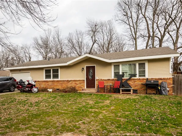 611 Lewis St, Prairie Grove, AR 72753