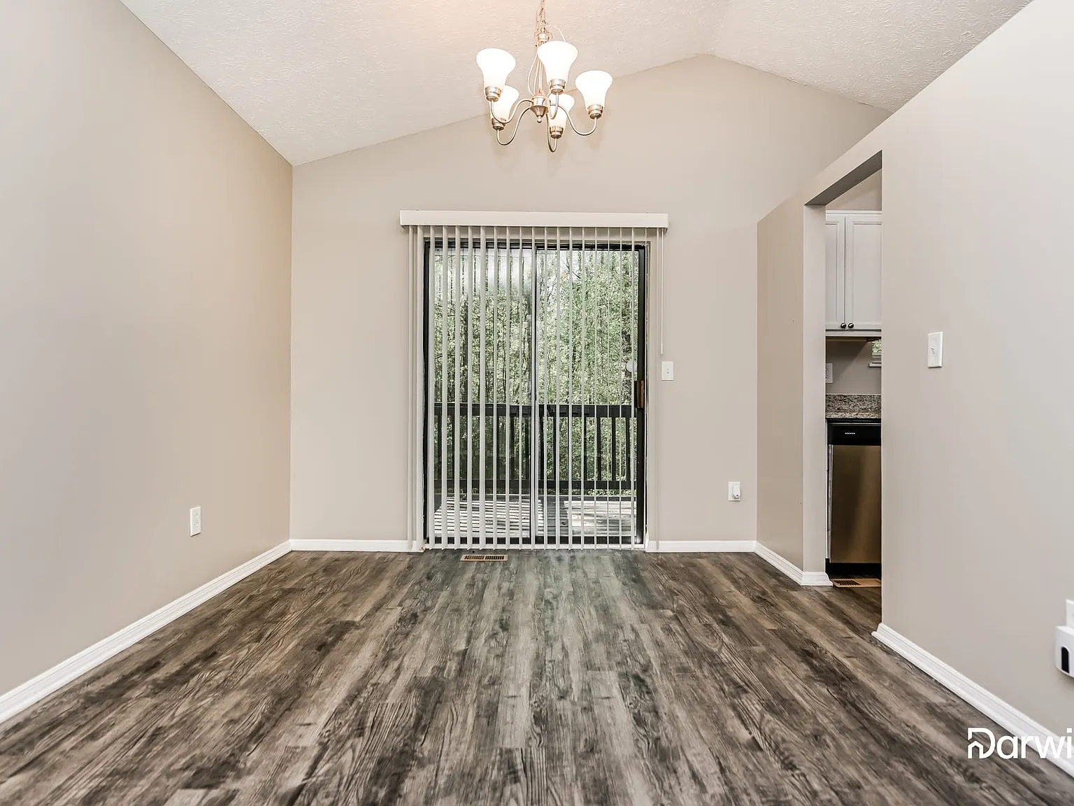 4 bed, 2.5 bath, 1978 sqft, $2,070 — Photo 4
