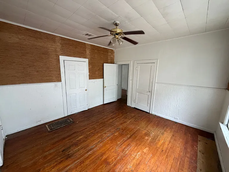 132 E Jordan St — Photo 9