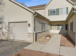 2050 Pine Ridge Ct UNIT D, Grafton, WI 53024